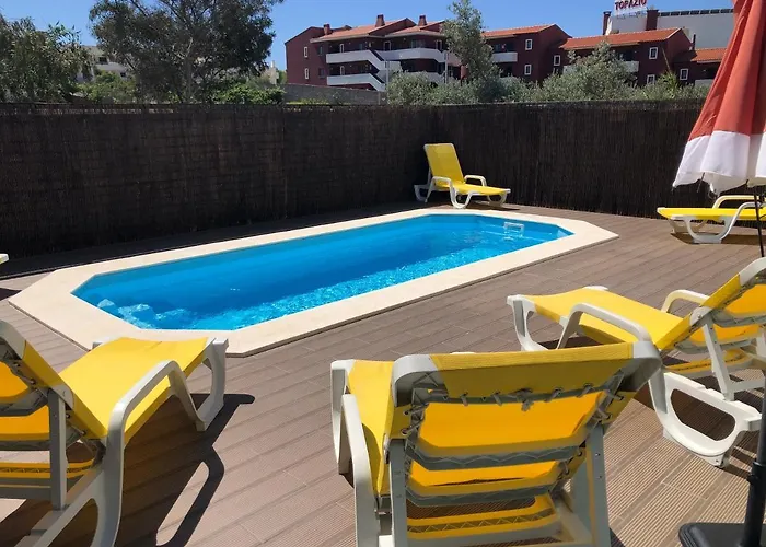 Spacious House With Private Pool In Albufeira