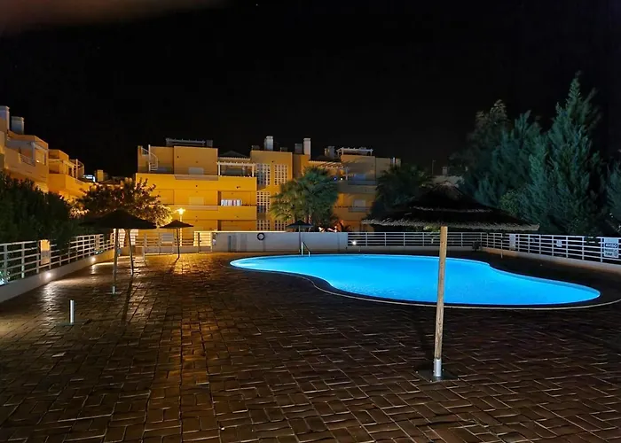 Marinho - 2 Bedroom 2 Bathroom Ground Floor Apartment With Communal Pool And Gardens