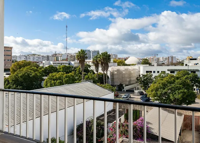 Dom Carlos - Apartamento Para 6 Com Ac E Vista Fabulosa Sobre O Rio Arade