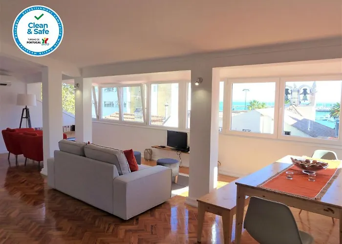Cascais Downtown Apartment With Sea View