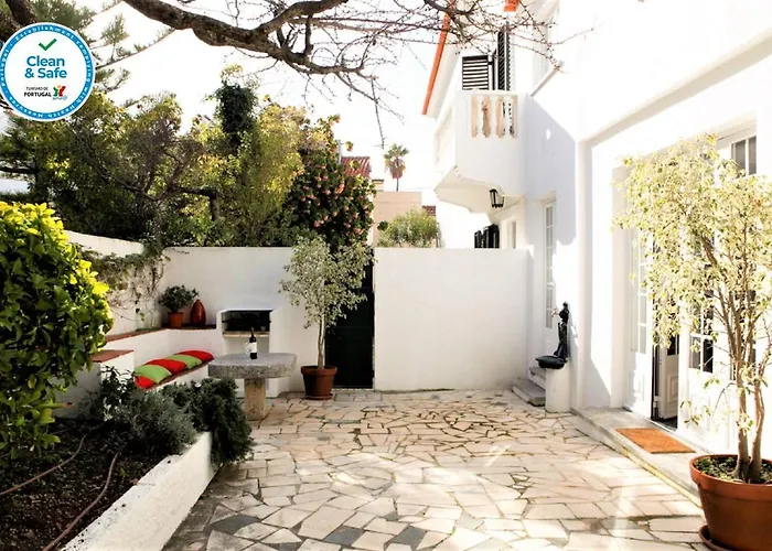 Cushy Apartment With Garden In Estoril