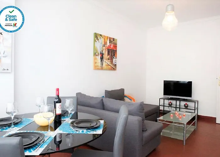 Comfortable And Central Apartment Cascais