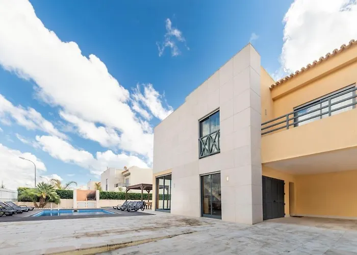 Villa Corcovada Vitoria With Private Pool