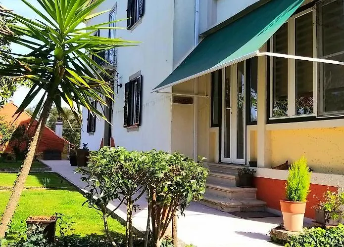 Vila Dos Castanheiros