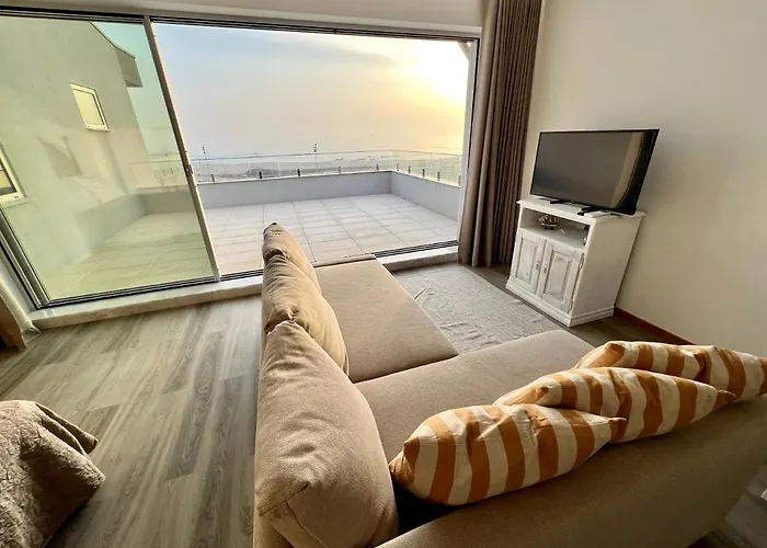 Povoa De Varzim-Sleeps4-Beachfront-Ac-Parking