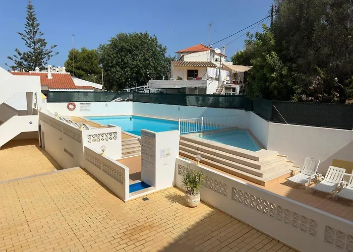 Host Wise - Lively Charming Apartment W Pool