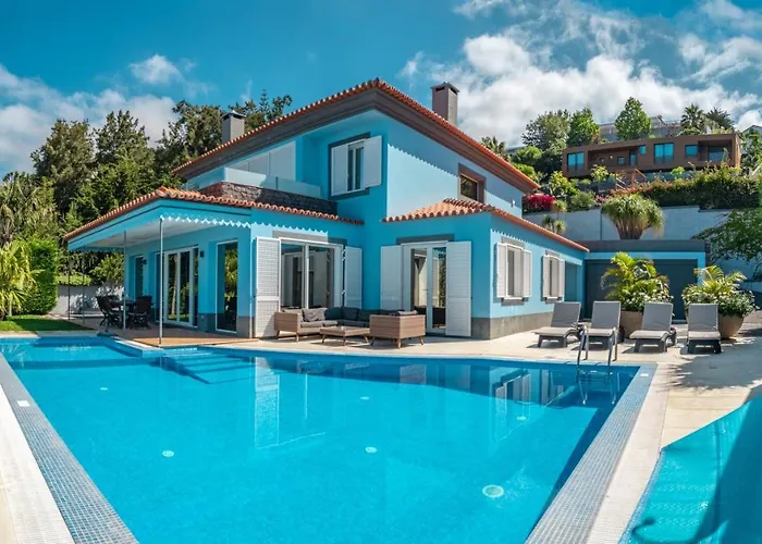 Villa Loureiro Palace With Soccer Field