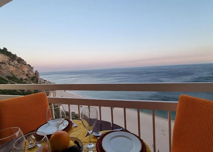 Sesimbra Sun&Sea - Beachfront Apartment!
