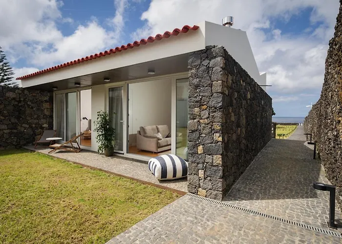 Entre Muros - Turismo Rural - Casa Com Jardim E Acesso Direto Ao Mar