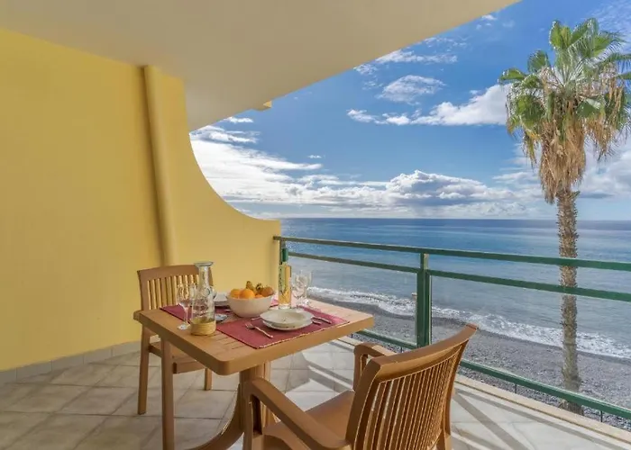 Tranquil Beachside Stay - Atlantic Gardens Beach