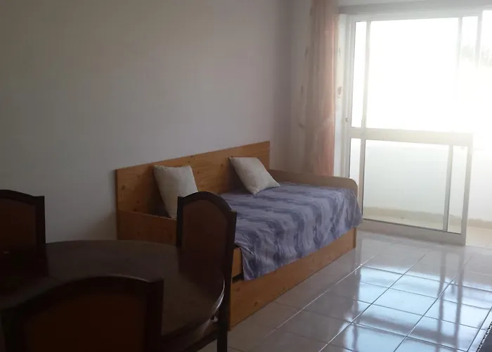 Lovely 4-Bed Apartment In Estombar
