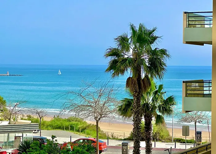 Lovely Beachfront Apartment With Aircon/Wifi