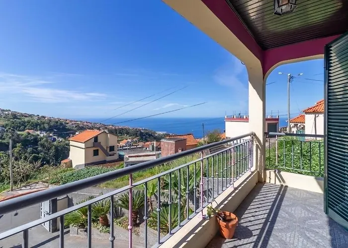 Casa Central - Peceful Mountain Retreat In Calheta