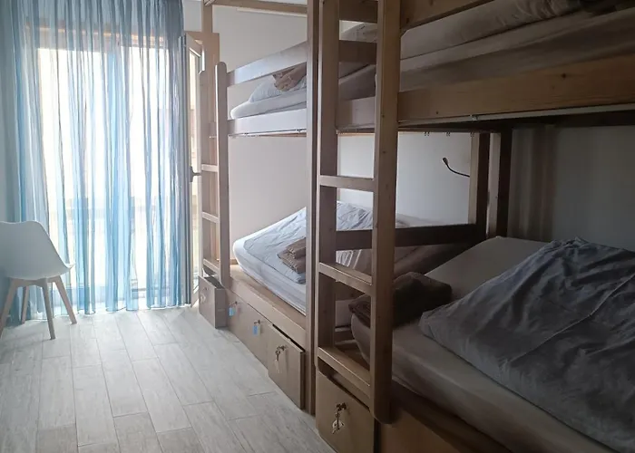 Cachinnans Hostel & Apartments
