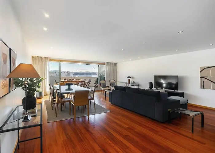 Whome Penthouse Luxe - Views, Terrace & Parking