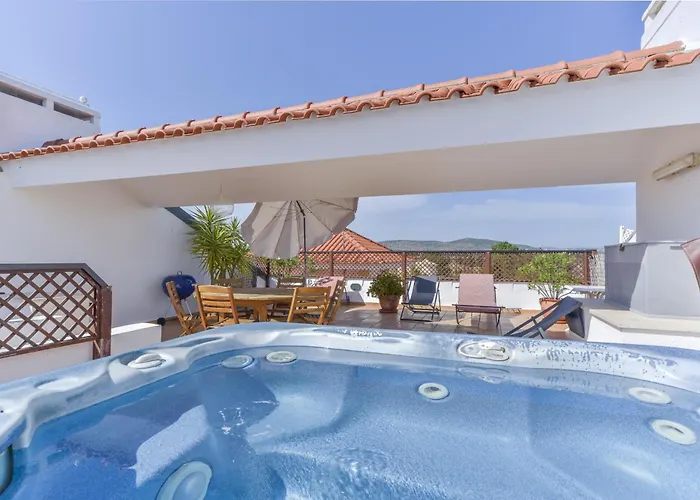 Vila Sol T2 terraço e jacuzzi privado