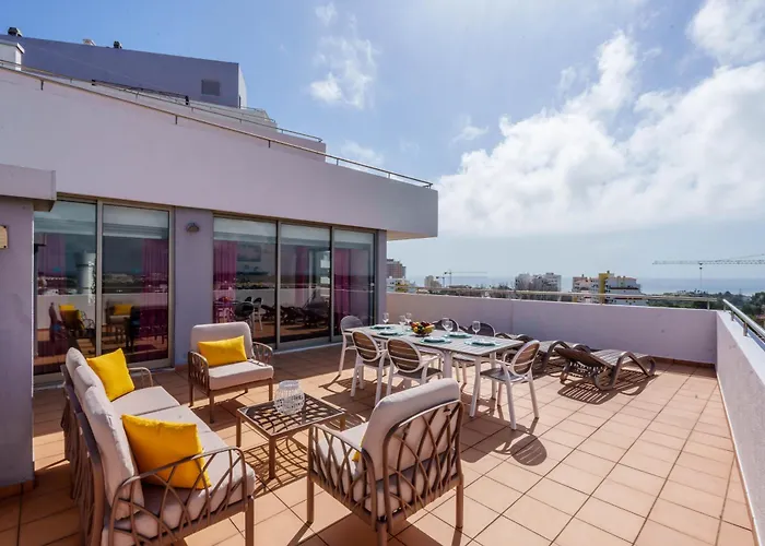 Spectacular 2 Bed Apartment, Huge Terrace And Sea View