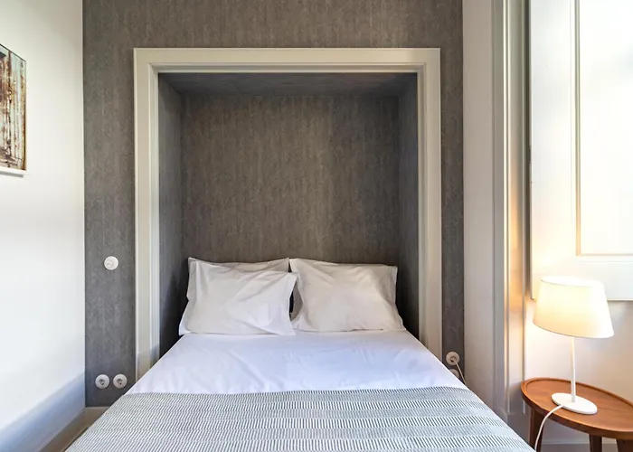 Bacalhoeiros 99 - Beautiful&bright Apartment @ Baixa, Chiado
