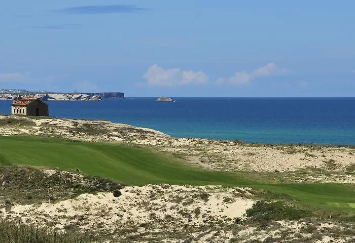 Praia Del Rey Bythe Pools