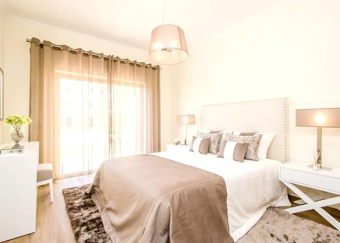 Spacious Apartment In Albufeira With Pool And Terrace