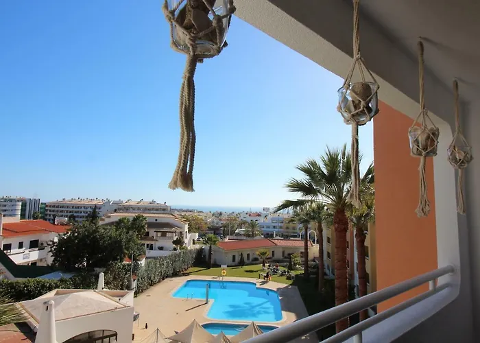 Main Avenue Albufeira, Walk To Beach, Old Town, Shooping, Top Location