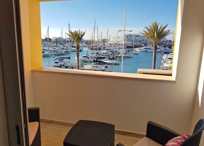 Marina Plaza 162 - Clever Details
