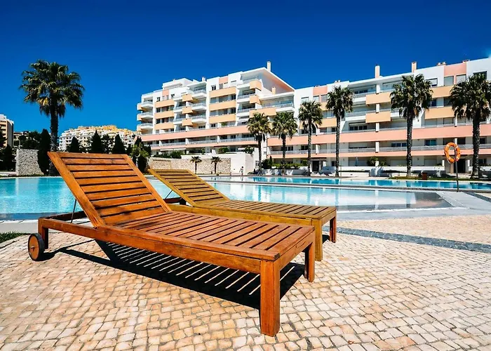 Fantastic Seaside Family Apartment With Pool