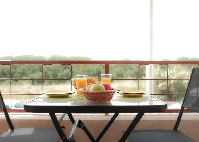Like-Home-T1 Apt-Sea View, Near The Beach