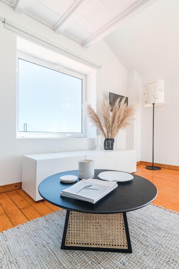 Casa Boma - Unique With Private Balcony And Panoramic Bridge View - Alcantara Iv Lisbon