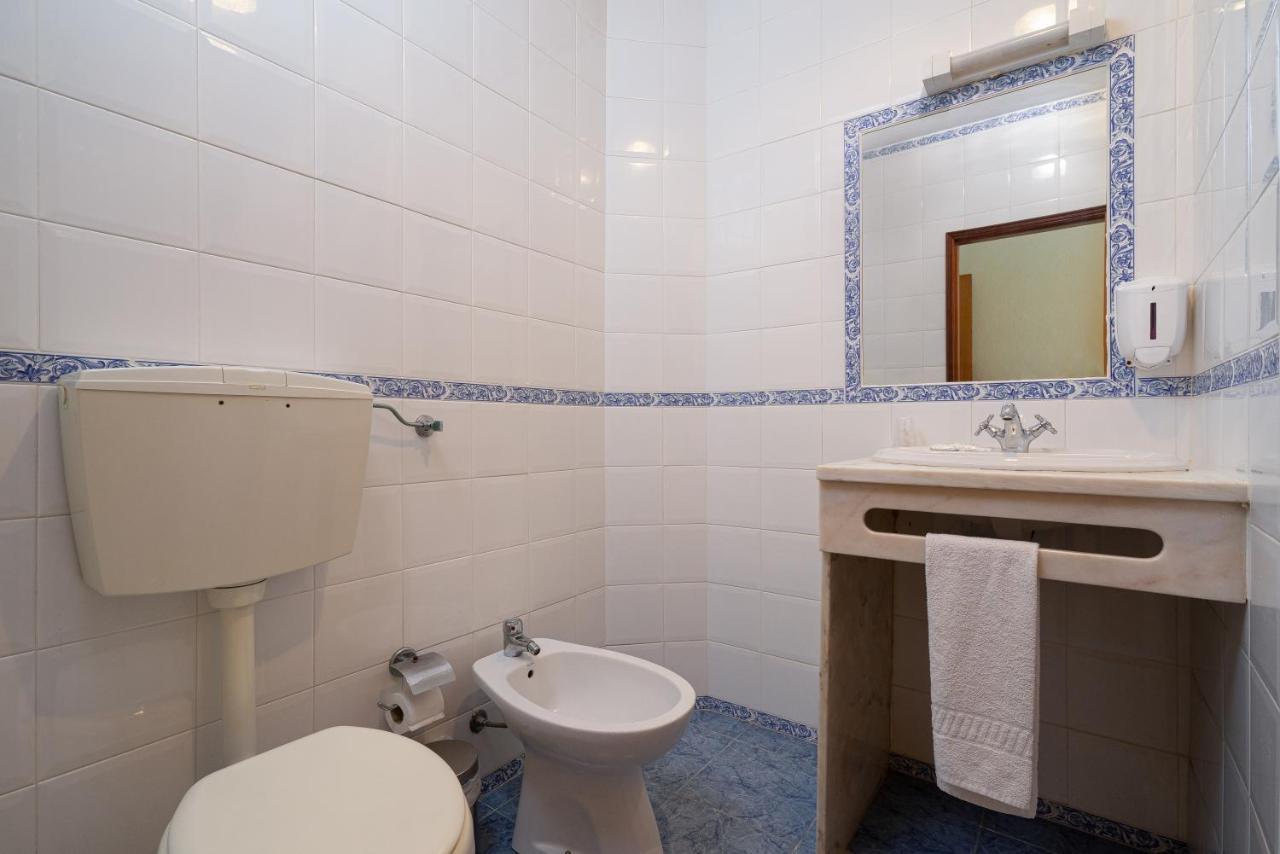 Pensión Residencial Capri *