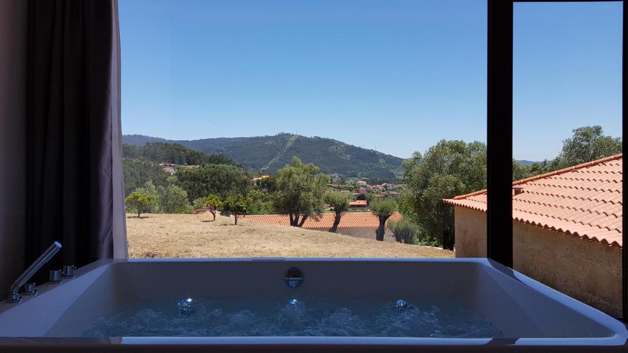 Farm stay Casas Do Monte De Roques Vila de Punhe