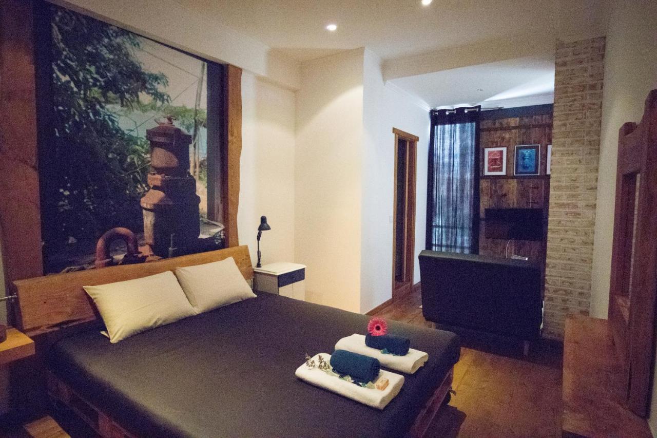 Modern & Recycled Hostal Machico (Madeira)