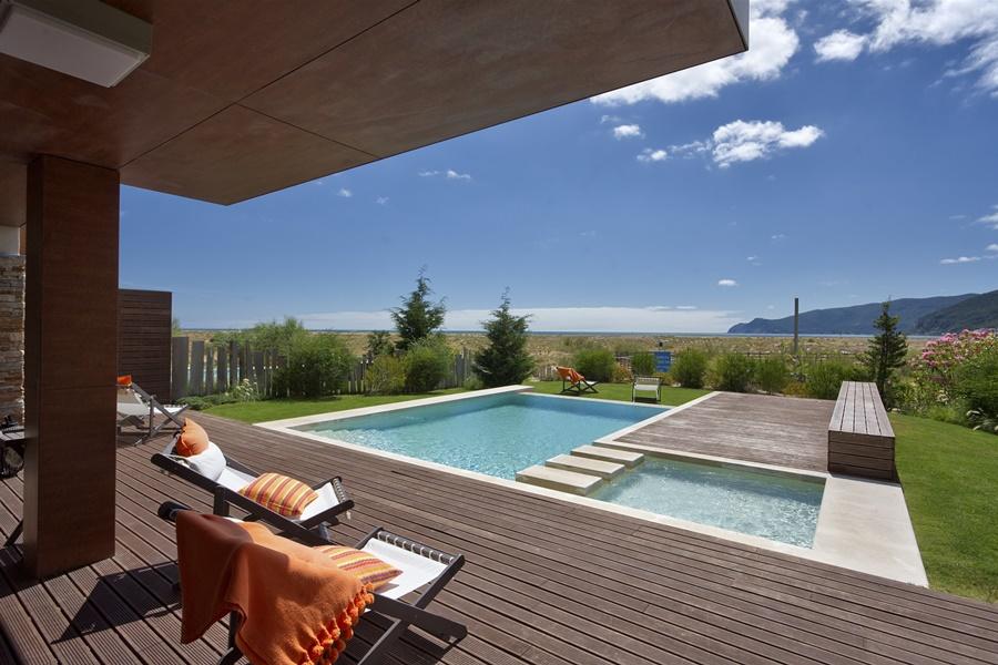 By The Editory - 4* Troia