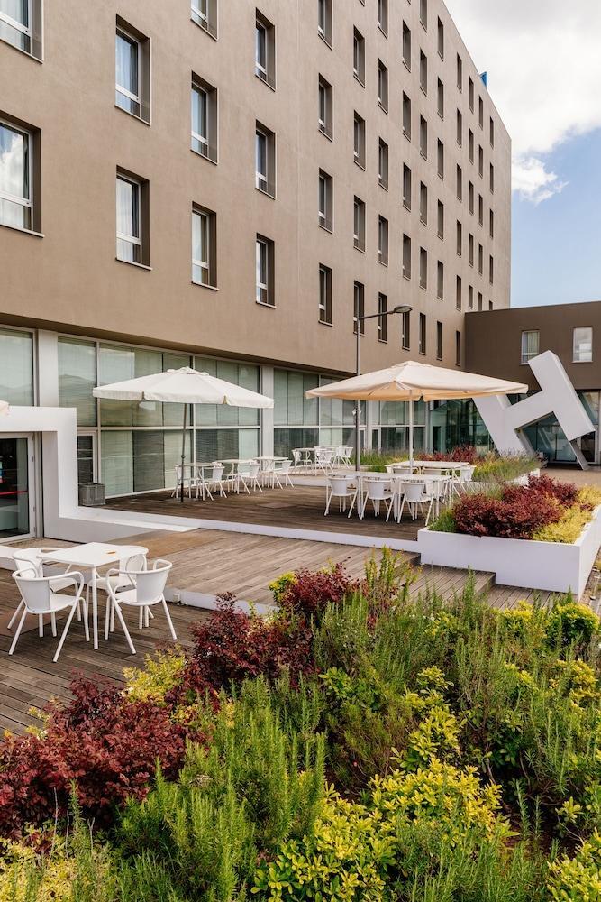 Basic By Axis Hotel