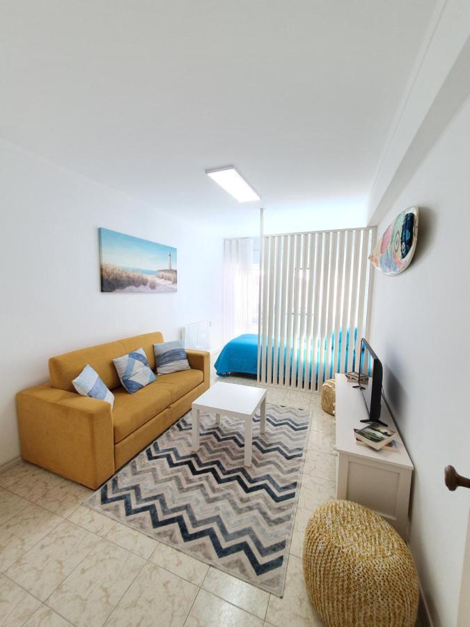 Peniche's Blue & Yellow Apartment Peniche