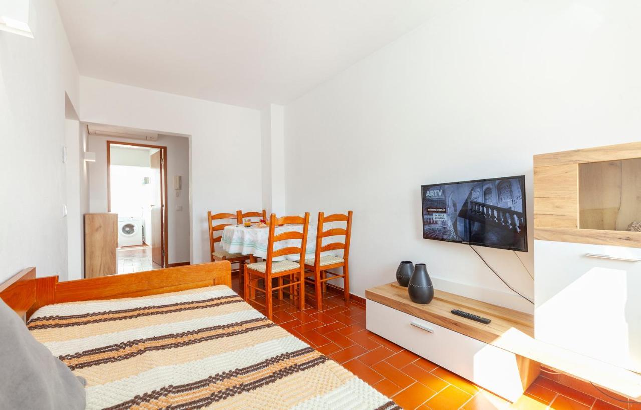 B14 - Heart Of Old Town Apartment *