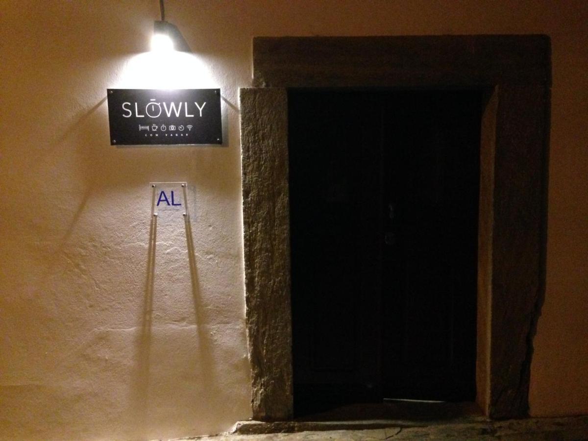 Slowly-com Vagar Hostel