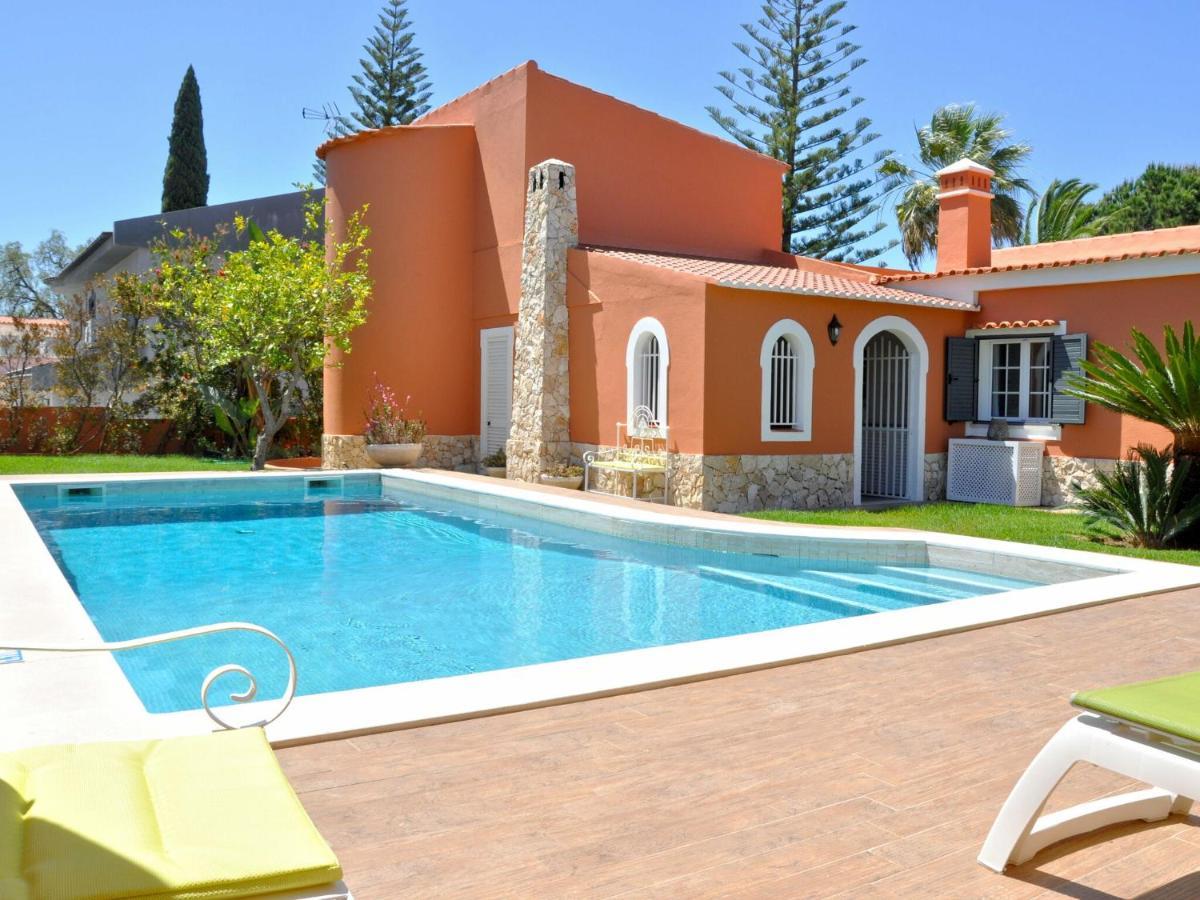 Villa Villa In A Quiet Area With Private Pool Near The Golf Courses And The Marina Vilamoura