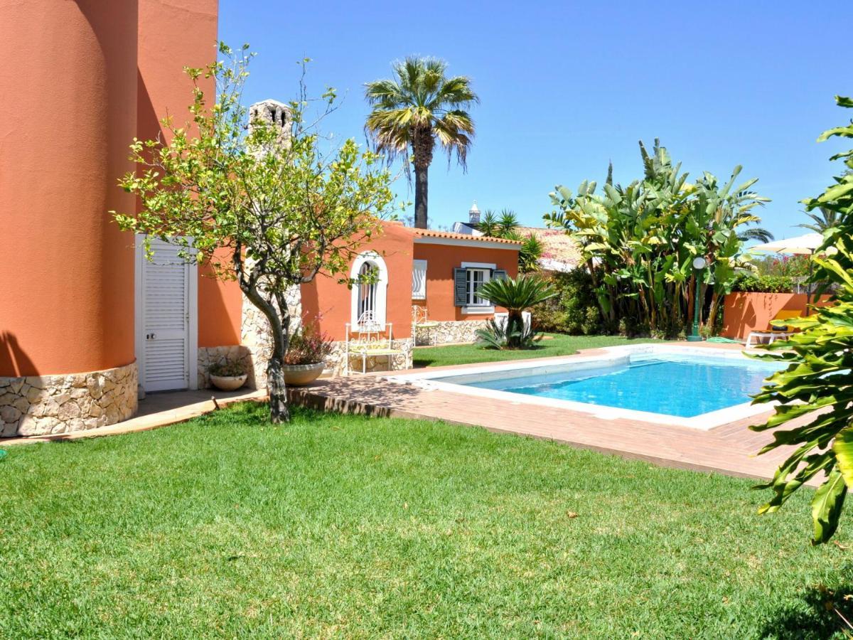 Villa In A Quiet Area With Private Pool Near The Golf Courses And The Marina Vilamoura