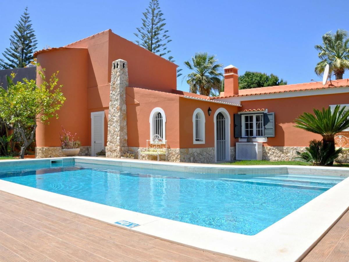 Villa In A Quiet Area With Private Pool Near The Golf Courses And The Marina Villa