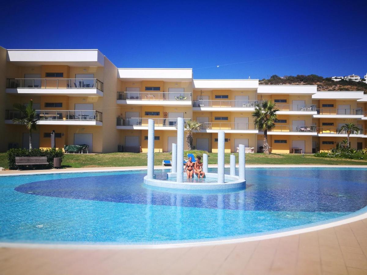 View Apartment: Pool, Garden & Proximity Apartment Albufeira