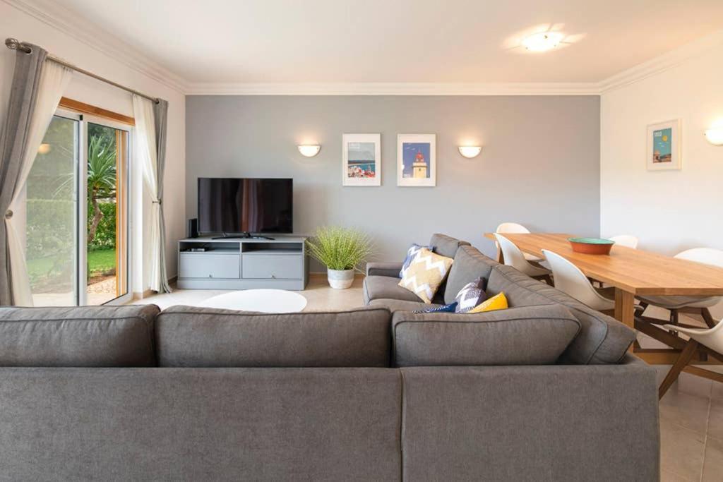 Luxury With Free Use Of Pool, Gym And Apartment