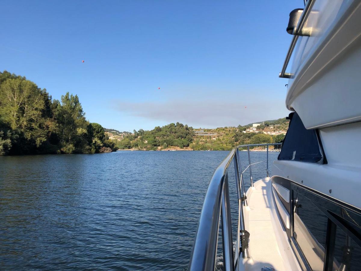 Aquadouro Yacht Radames - Sleep Boat Experience * Castelo de Paiva