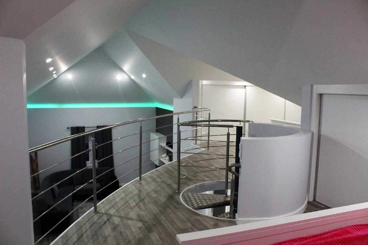Quinze, Contemporary Designed With Swimming Pool Chalet