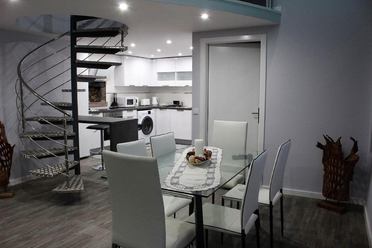 Quinze, Contemporary Designed With Swimming Pool *