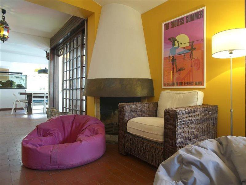 Carcavelos Surf House 2*