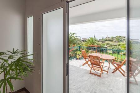Guest house Casa Caloura, Quarto Deluxe Beautiful View *