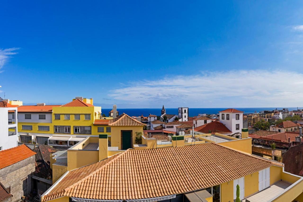 Santa Luzia I By An Island *