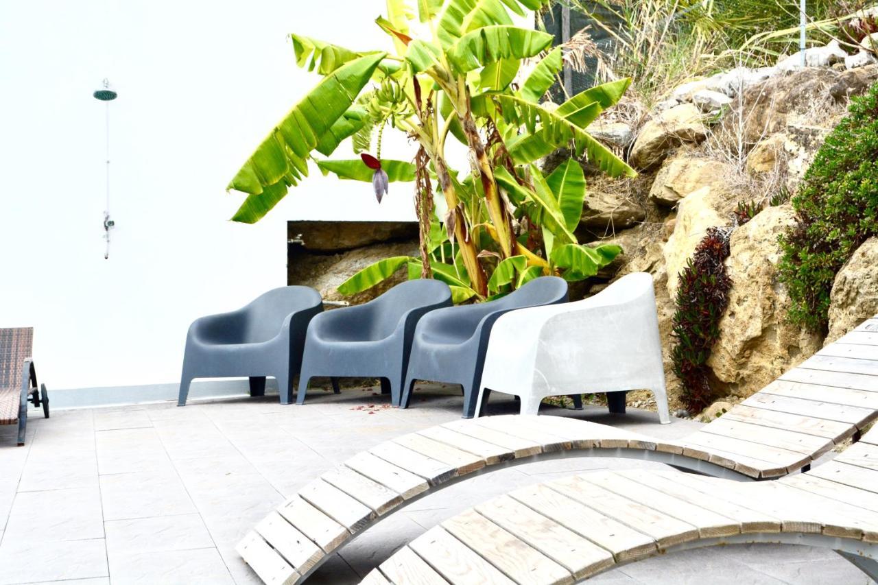 The Maverick Surfvillas Hostel *