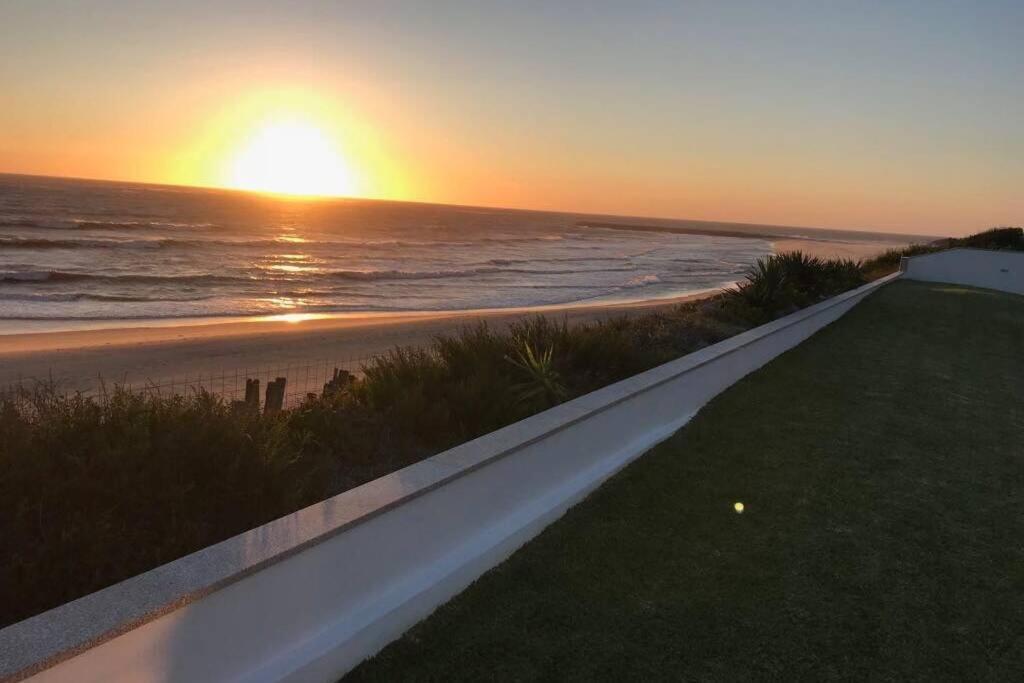 Panoramic Beachfront - Direct Access Villa